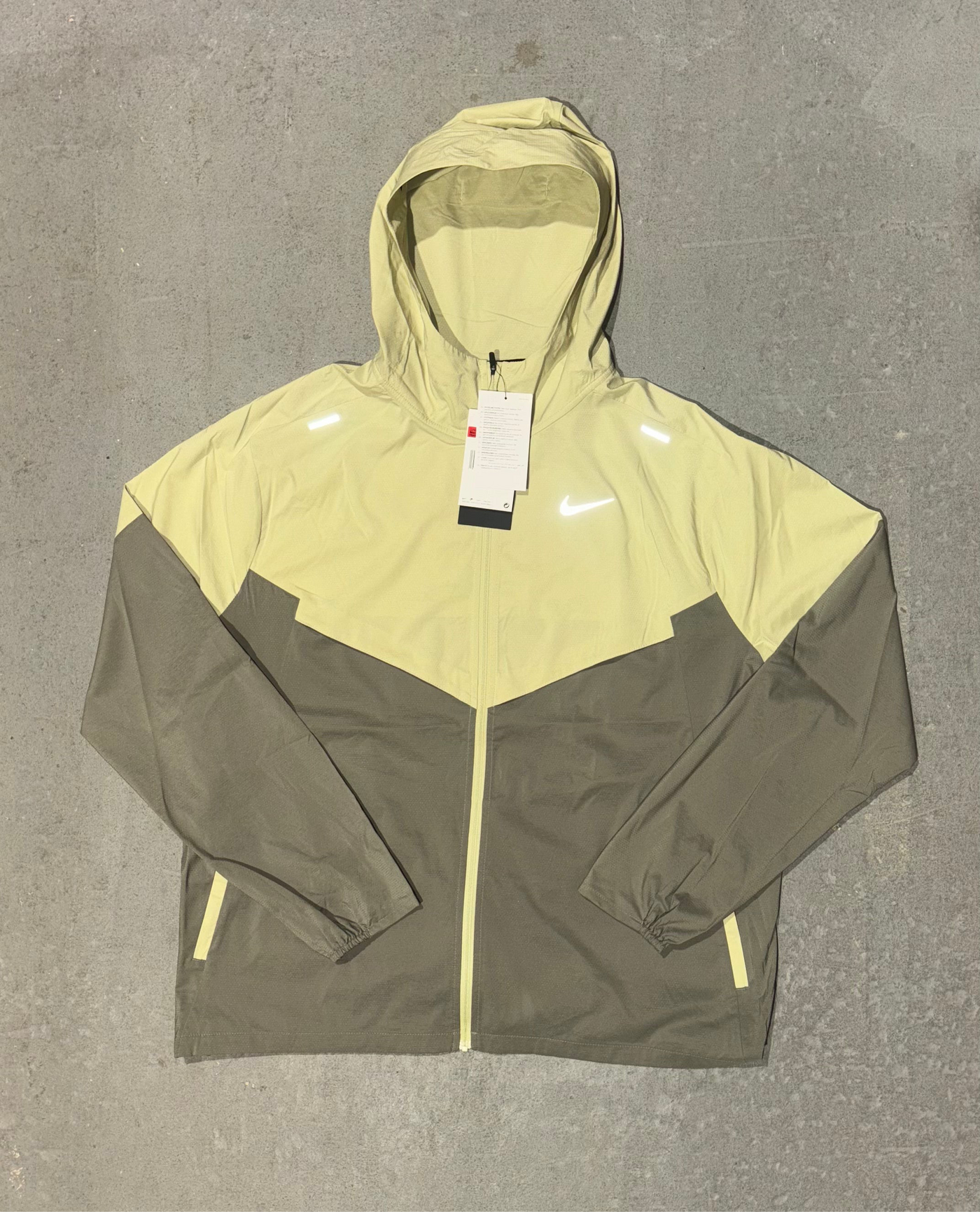 Nike Windrunner Olive Aura